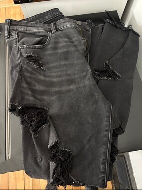 American Eagle Outfitters Black Distressed Super High-Rise Jegging